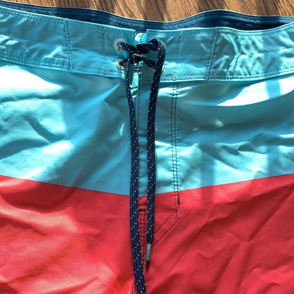 Nwot. Men’s Billabong swim trunks - Picture 5 of 9